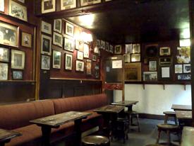 image of traditional Dublin pub interior